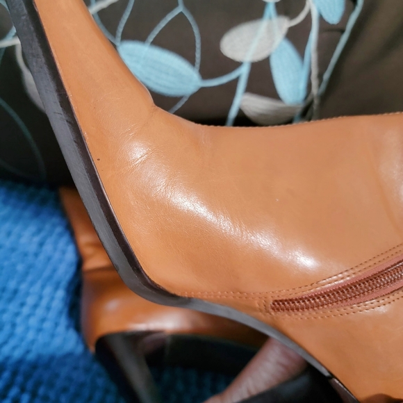 Boots - Picture 7 of 10